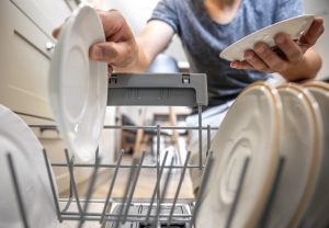 Menggunakan dishwasher